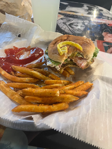 915 Pub & Grill - Thumbnail