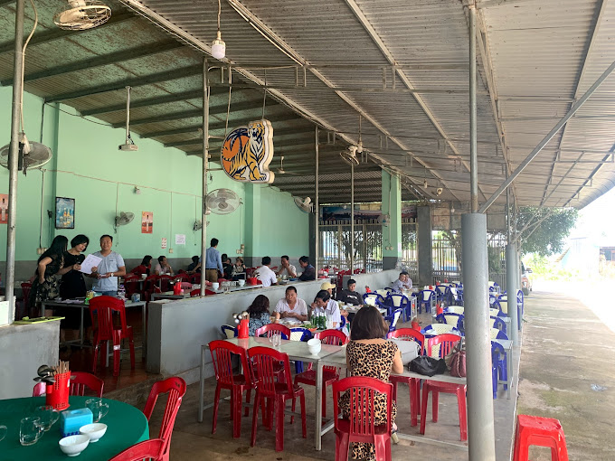 Quán Bê Thui Quyền, 952 Lê Duẩn, Pleiku, Gia Lai