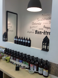 Photo n°4 de Salon Esteban, couleurs végétales ,coupes énergétiques et soins aux argiles à Le (Salon de coiffure)