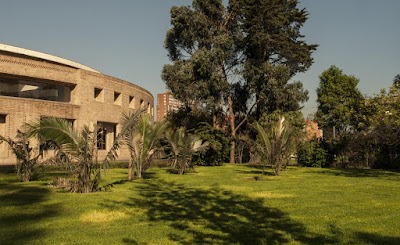 Photos of Ernesto Guhl library