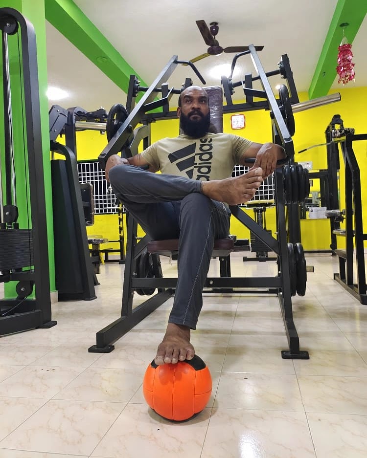 Arnold S Gym Unisex Fitness Center