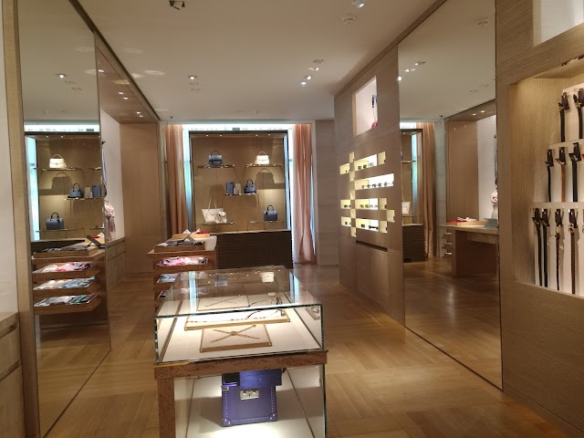 Mapstr - Shopping Louis Vuitton Courchevel - Louis Vuitton, #luxury,  Articles de luxe