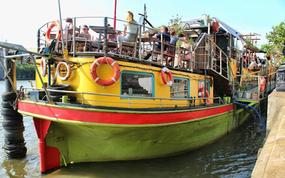 Tamesis Dock by null