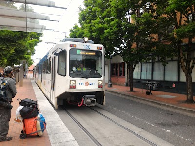 Union Station/NW 5th & Glisan MAX Stn