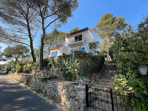 Photo n°6 de SAFTI - Sarah GALIAN - Conseillère en Immobilier ROQUEBRUNE-SUR-ARGENS et alentours à Roquebrune-sur-Argens (Agence commerciale)