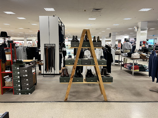 Rodd & Gunn - (Myer Wagga Wagga)