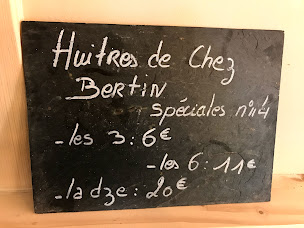 Photo n°6 de RESTAURANT LES 1 ÈRES LOGES Varaignes à Varaignes (Restaurant de hamburgers)