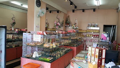 Photos of Gosyen Bakery - Almond Crispy Specialist