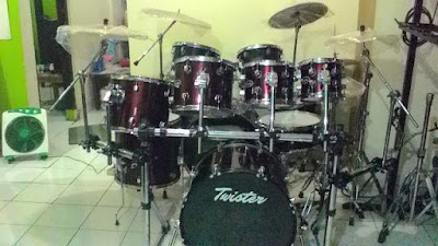 Photos of Toko Alfaraby Musik ( V musik II )