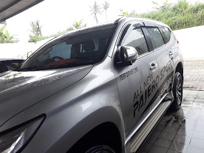 Photos of Mitsubishi Motors Mahligai
