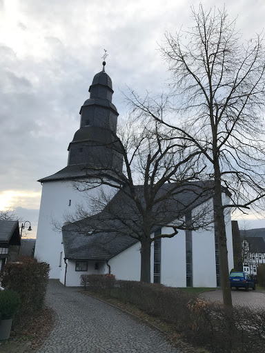 Kirche Holzhausen - Ev. Kirchengemeinde Niederdresselndorf