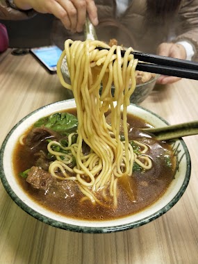 拉客麻油雞飯，牛肉麵, Author: 吳孟弦