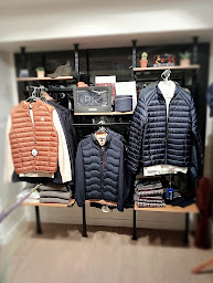 Photo n°4 de Peinturier Fougères : vêtement homme à Fougères (Magasin de chaussures)