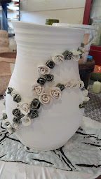 Photo n°17 de Poterie en Folie, cours de modelage, tournage, atelier boutique. à Chargé (Cours de poterie)