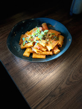 B3 Restaurant & Bar by null