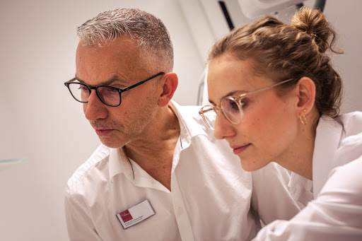 Dr. Thomas Mager - Visual