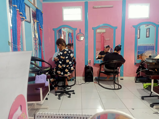 Pinky Salon