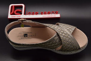 Photo n°36 de PAZAPA CHAUSSURES et MAROQUINERIE ERNEE (53) à Ernée (Magasin de chaussures)