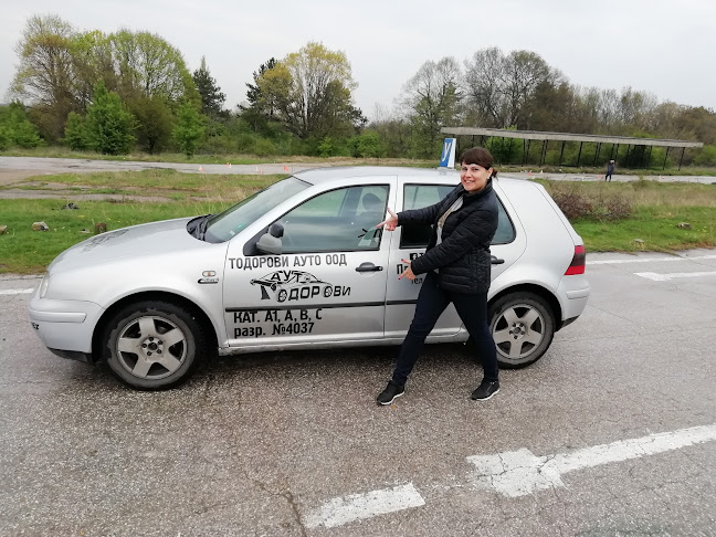 Opinii despre Тодорови ауто ООД шофьорски курсове în Русе - Училище