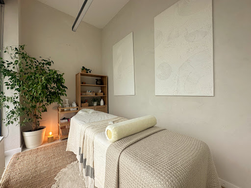 𝑴𝒂𝒔𝒔𝒂𝒈𝒆 • 𝑏𝑦 𝐴𝑛𝑛𝑎 𝐻𝑢𝑚𝑒𝑛𝑖𝑢𝑘 𝒁̇𝒐𝒍𝒊𝒃𝒐𝒓𝒛