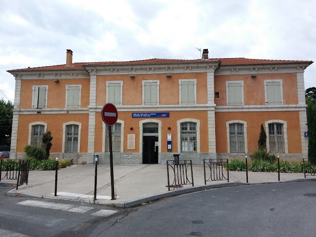 Gare de L'Isle Sur la Sorgue Fontaine de Vaucluse