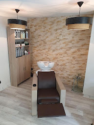 Photo n°16 de Le Bien Etre Capillaire à Sardent (Salon de coiffure)