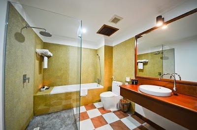 Photos of Royal Crown Hotel