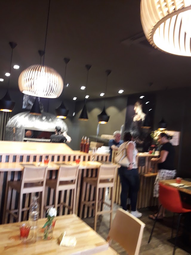 Pizza Mongelli Revel, Revel
