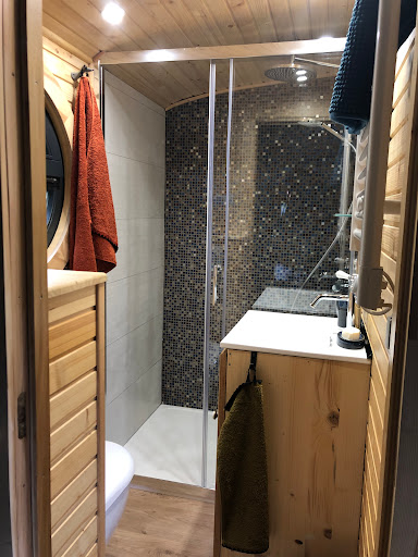 Séjour bien-être en hébergement insolite Roulotte ou en Gîte à 800 m des plages SPA massage jacuzzi sauna Gallery - France
