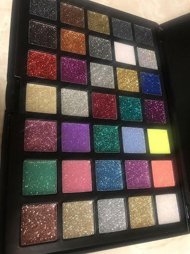 Beauty & Glamour - Thumbnail