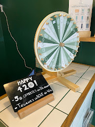 Photo n°7 de Le Lab du Bonheur CBD Paris Odéon - Magasin de CBD Paris à Paris (Magasin bio)