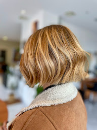 Photo n°13 de Artiste Coiffure à Sainte-Gemmes-sur-Loire (Salon de coiffure)