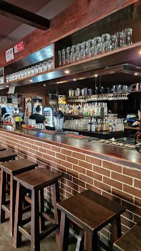 Opinii despre Show Club & Restaurant în Otwock - Bar