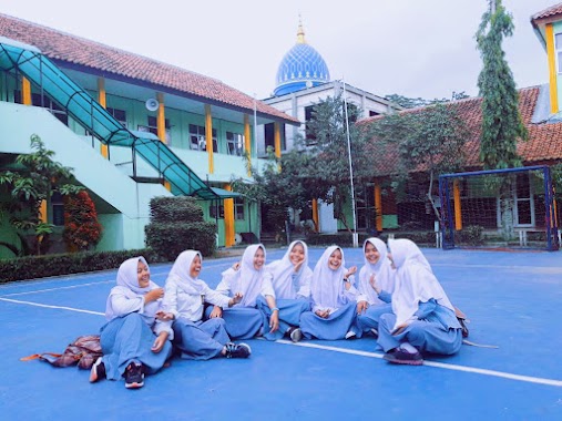 SMA Negeri 1 Citeureup, Author: Rizkia Putri