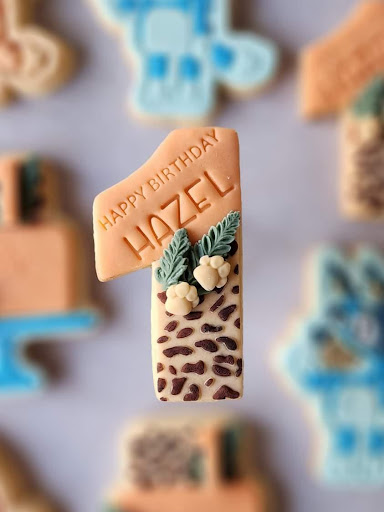 Des Bakes & Decorates - Thumbnail