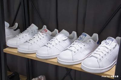Photos of Label Express - Macau Sneaker Store 澳門 波鞋 球鞋店 Pump Fury Adidas Nmd