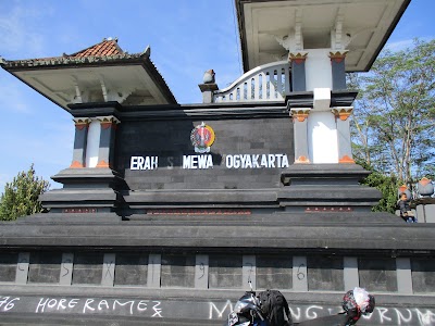 Photos of Tugu Perbatasan Jateng - DIY