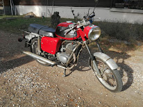 Anciennes Roues voitures moto anciennes mobylettes solex à Épône