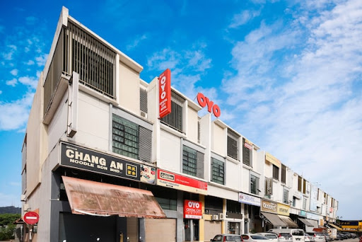 Super OYO 443 Crystal City Hotel