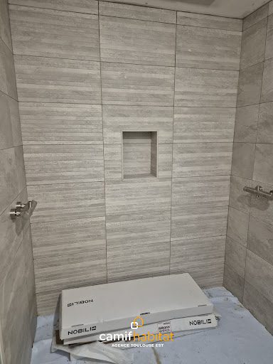 Cazères – Les salles de bains prennent vie Le chantier...