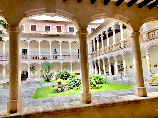 Biblioteca del Monestir de la Real