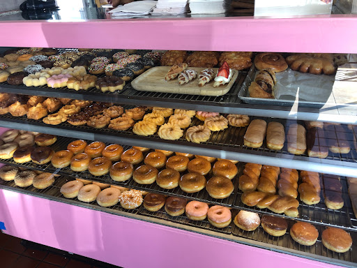 B.C's Donuts - Visual