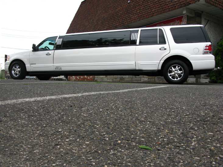 Roys Limousines & Wedding Cars - Car Hire - photo 1