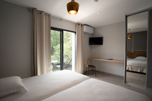 Photo de Hôtel Les Vignes à Chassiers (07110)