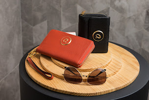 Photo n°7 de Arthur & Aston à La Chapelle-Saint-Aubin (Magasin de maroquinerie)