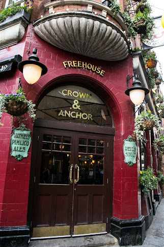 Crown & Anchor by null