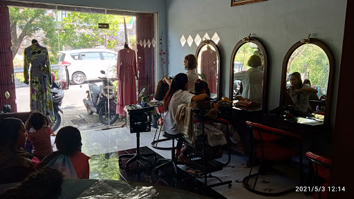 Salon Tiara dan Butik Kota Batu
