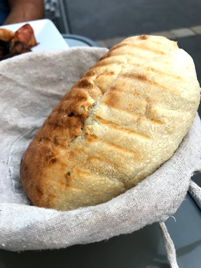 À Table!