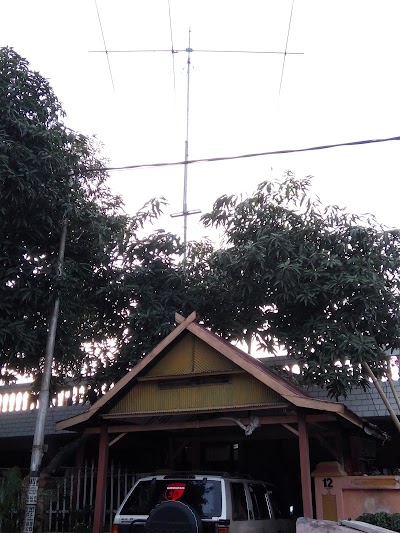 Photos of radio station YB8EL