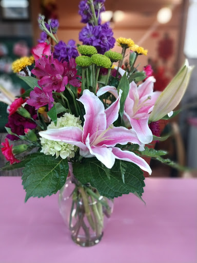 Sandy's Flowers & Gifts - Thumbnail